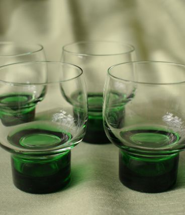 Quatuor de verres à pieds sixties