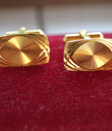 Boutons de manchette année 1960 plaqué or , taille Diamant