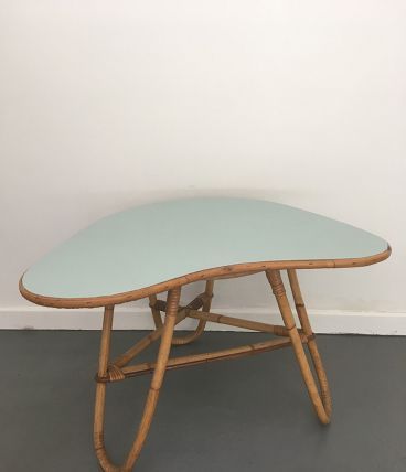 Table basse vintage en rotin, dessus "mint".