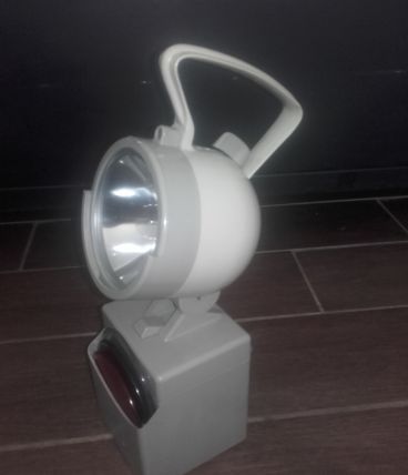 lanterne vintage étanche de l'armée 