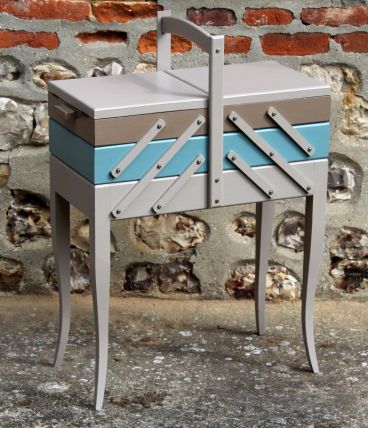 Travailleuse couture, boite à ouvrage