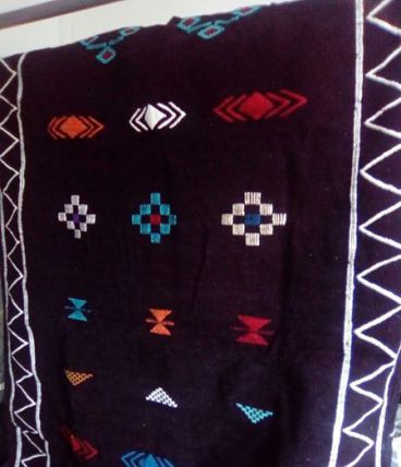 tapis berbère marocain (noir et rouge)