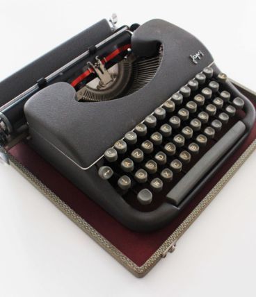 Machine à écrire vintage Japy années 70