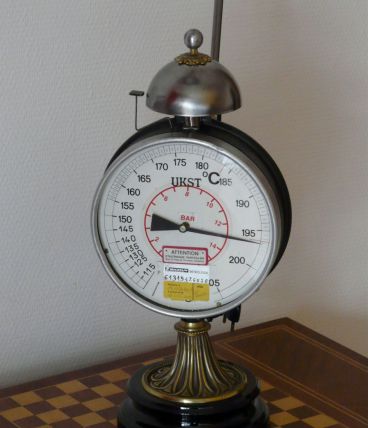 lampe de divers éléments vintage et industriel