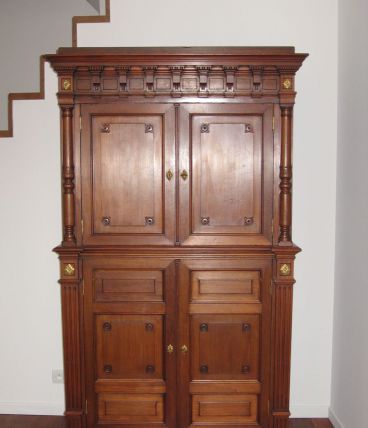 Armoire en noyer massif