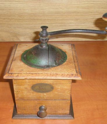 Moulin à café Peugeot des années 50