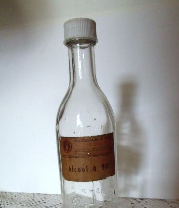 Ancienne bouteille/ flacon  de pharmacie graduée 