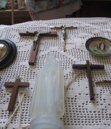 Croix, crucifix, ste Thérèse, Vierge de la Garde....