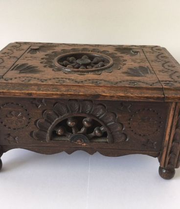 coffret breton en bois sculpté /boite à bijoux