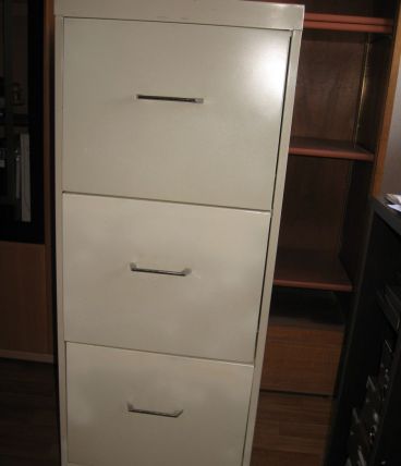 Meuble métallique à tiroirs