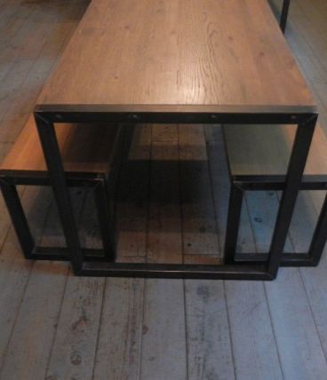 Table en bois chêne clair massif 