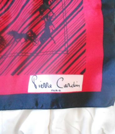 FOULARD PIERRE CARDIN NEUF 66 CM SOIE BORDEAUX ROUGE