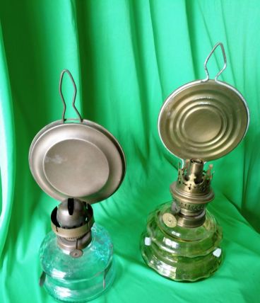 -Lampes à pétrole avec suport murale  20€ piece