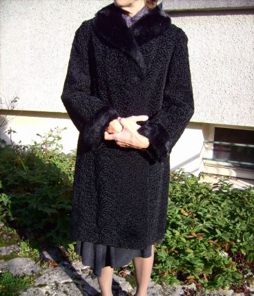 MANTEAU LONG EN ASTRAKAN