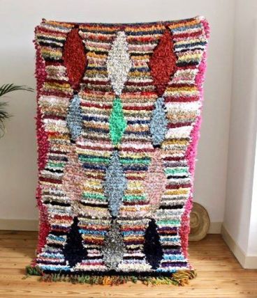 Tapis boucherouite berbère tissé main au Maroc