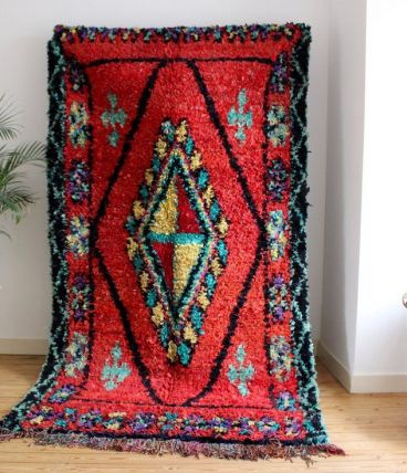 Grand tapis boucherouite berbère tissé main au Maroc