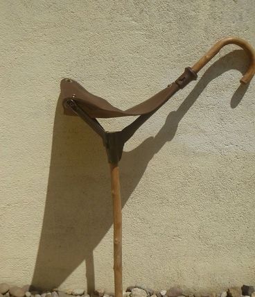Canne siège en châtaignier AKAH