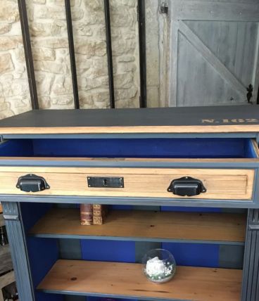 Bibliothèque ou meuble à étagères 