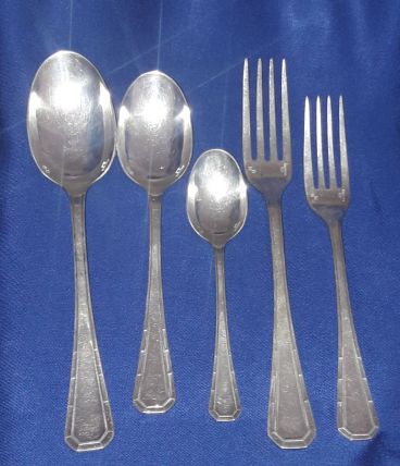 COUVERTS EN METAL ARGENTE