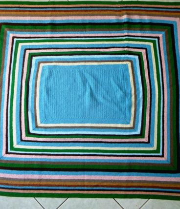 dessus  lit , plaid  , crochet  Ancien vintage