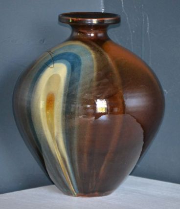 Vase boule en céramique vernis signé
