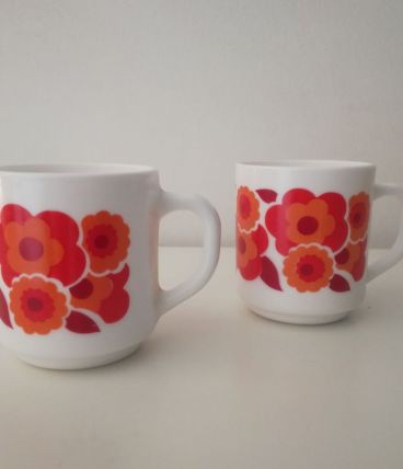 Tasses, mugs ARCOPAL LOTUS années 70