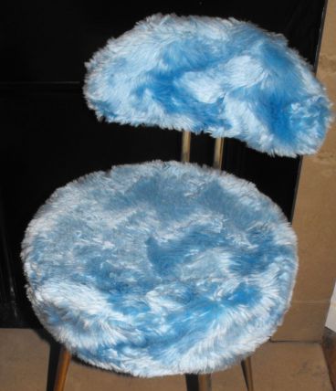 Chaise moumoute bleue