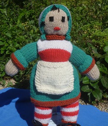 Poupée Bécassine en tricot vintage