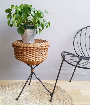 Travailleuse vintage osier pieds tripodes métal