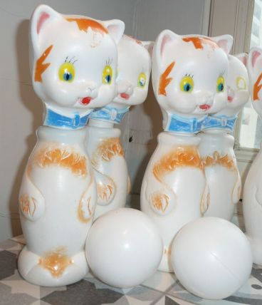 jeu de quilles vintage plastique chat