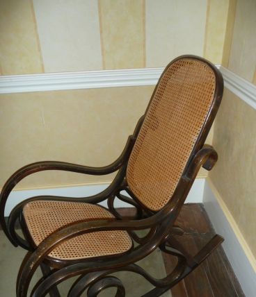 Rocking chair bois et vanerie cannée