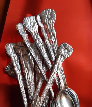 12 Petites cuillères à motif fleuri