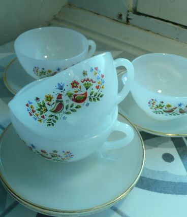 Service Arcopal tasses et soucoupes blanc