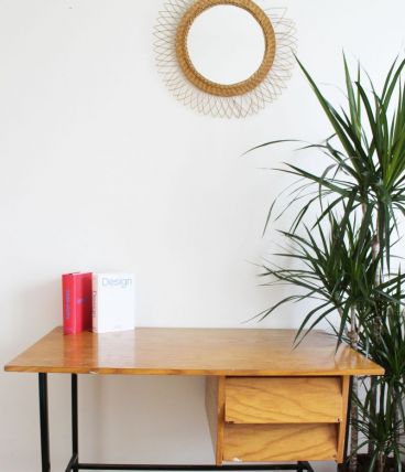 Bureau vintage moderniste années 60 pieds en metal noir