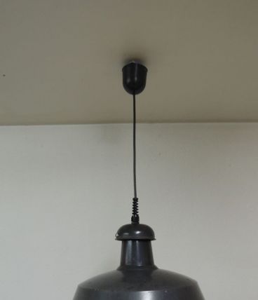 Suspension gamelle émaillée, années 50-60