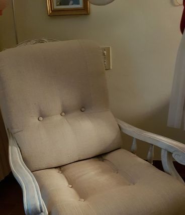 Fauteuil en noyer shabby chic