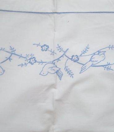 Parure bébé drap et taie brodés main 50's