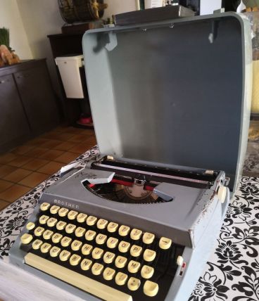 Machine à écrire vintage Brother