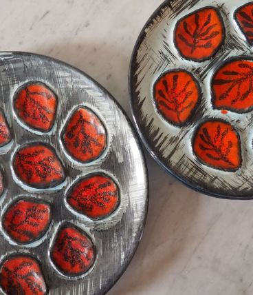 Lot en faïence de 6 assiettes à huîtres et 1 plat 