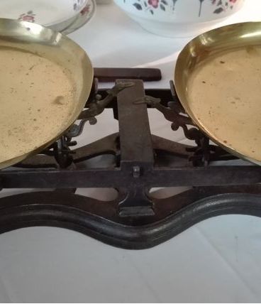 balance avec plateau en fonte