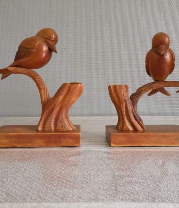 paire de serre-livres oiseaux en bois sculpté signés P. Bely