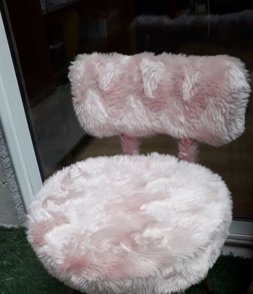 Chaise Pelfran moumoute rose 