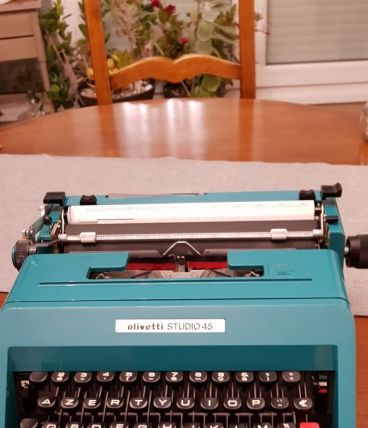 Machine à écrire 60/70 de marque Olivetti turquoise 