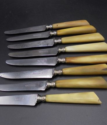 9 anciens couteaux