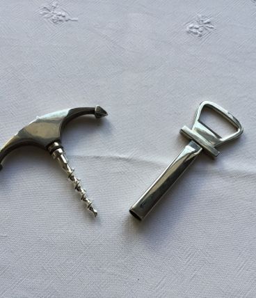  Tire-bouchon et ouvre bouteille en métal argenté 