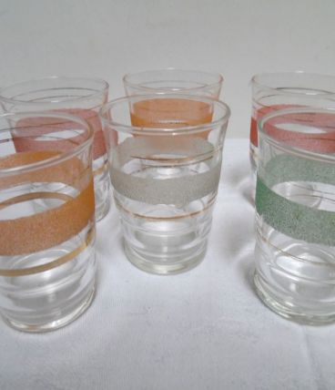 six verres ancien  de couleurs