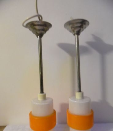 paires de suspensions en opaline année 70