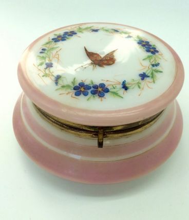 Bonbonnière en opaline