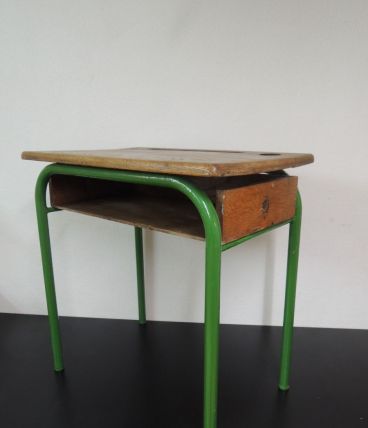 Pupitre d'école maternelle