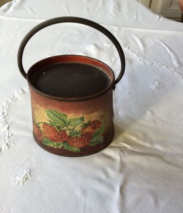 Boîte en métal confiture 